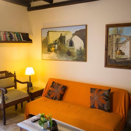 George Houses Pentakomo Rom bilde