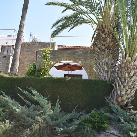 George Houses Pentakomo Rom bilde