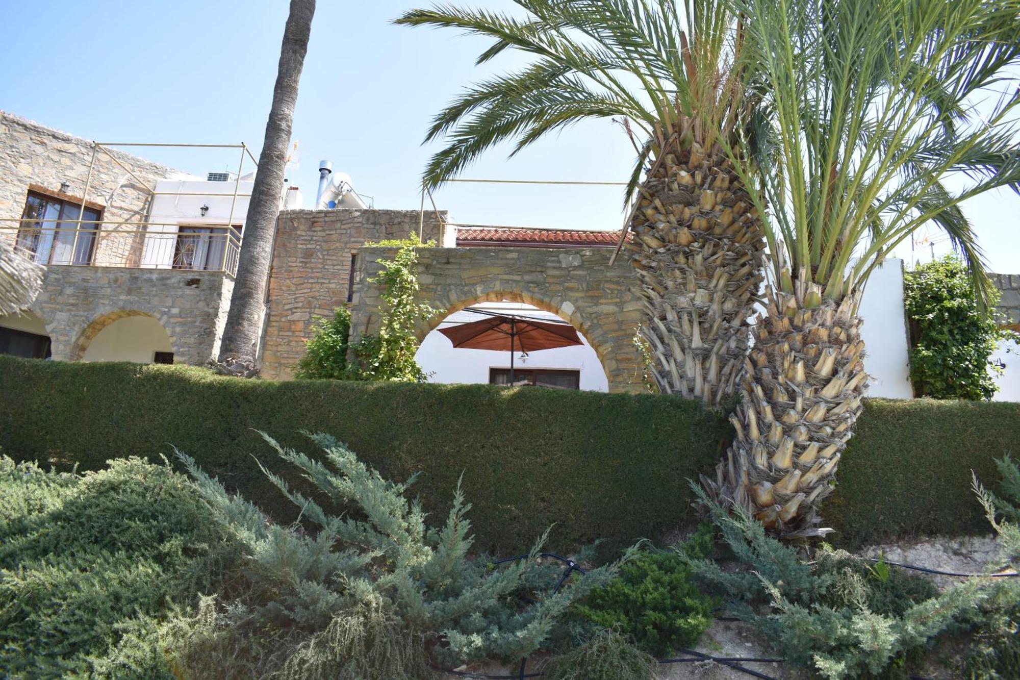 George Houses Pentakomo Rom bilde