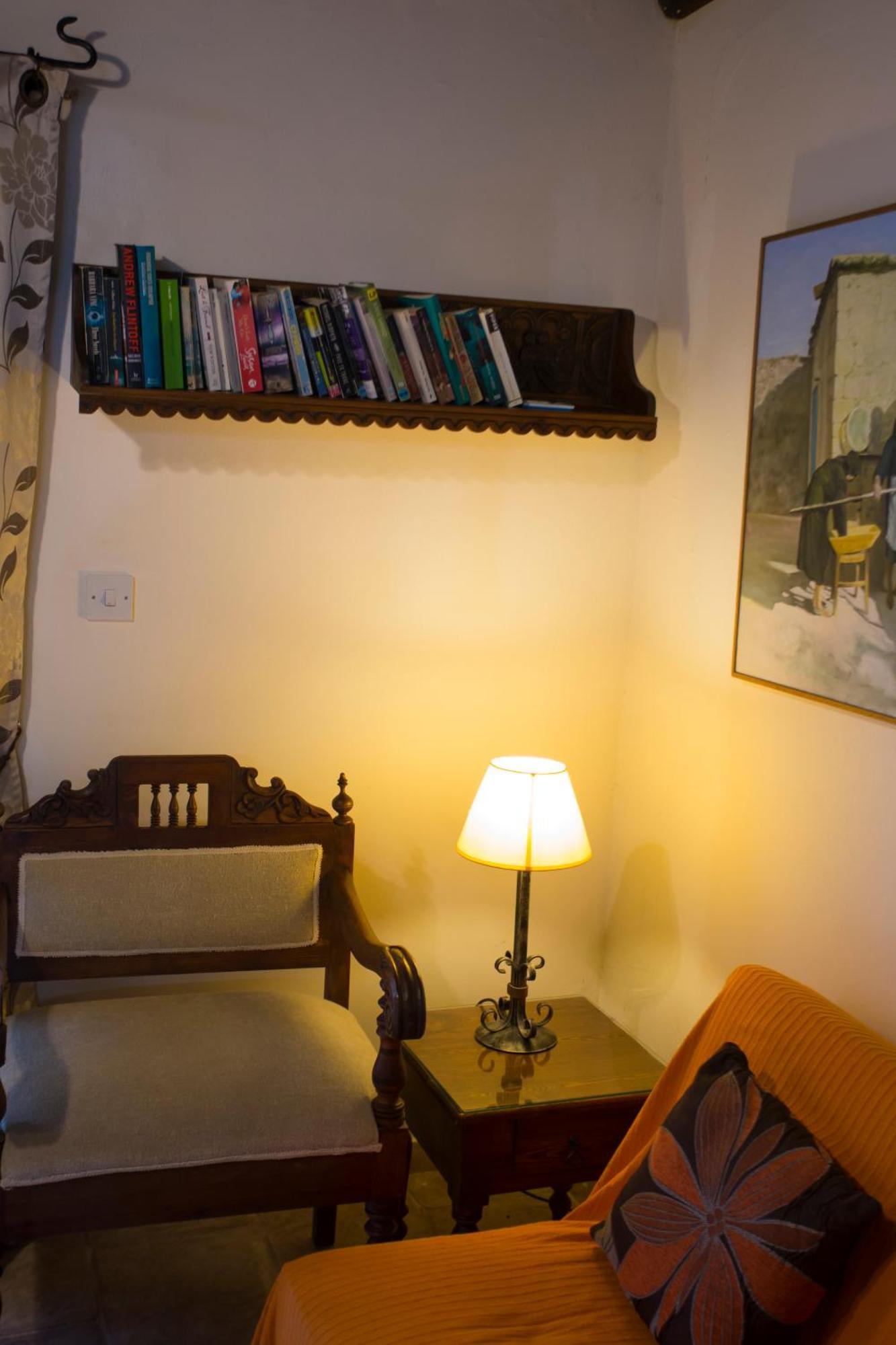 George Houses Pentakomo Rom bilde