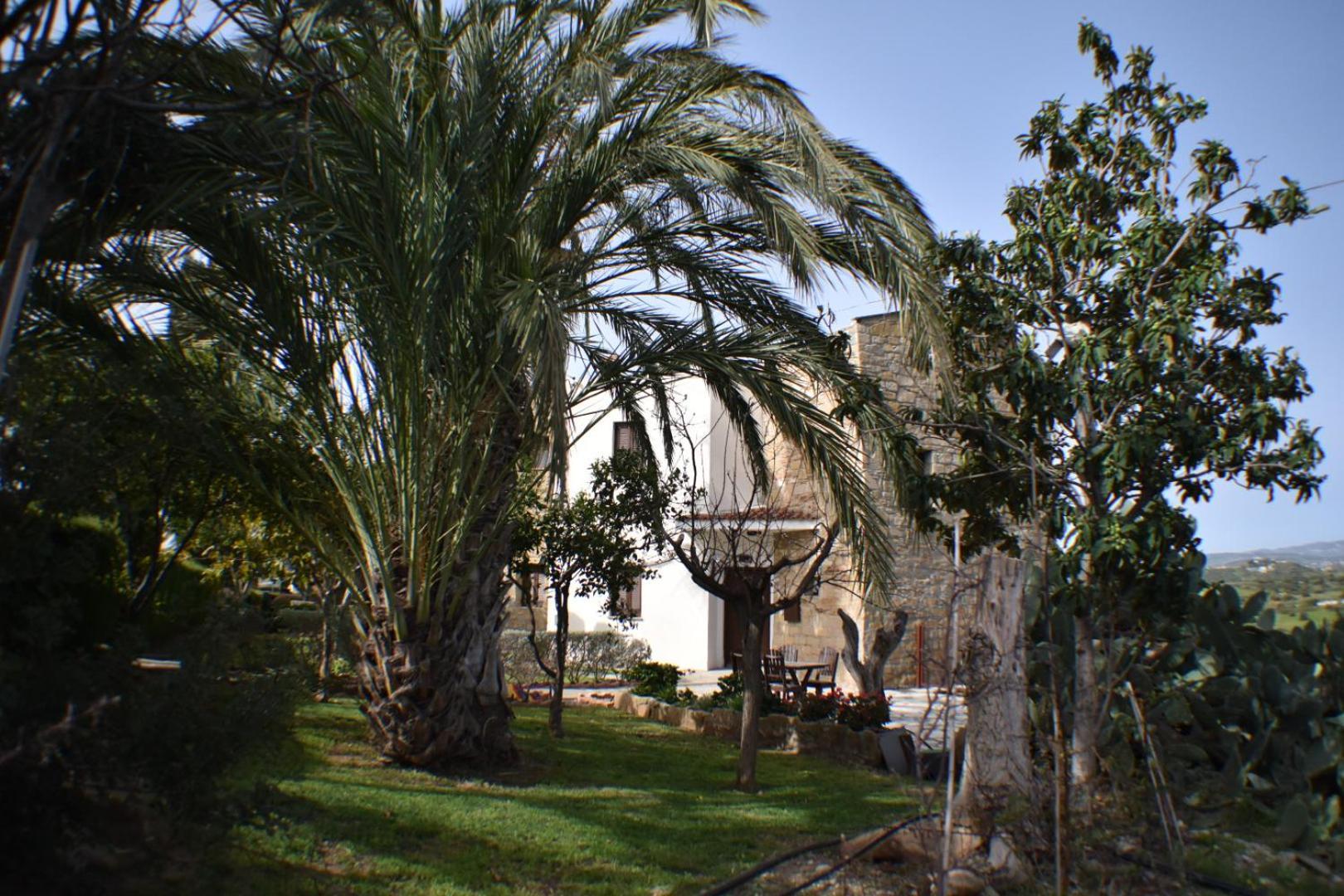 George Houses Pentakomo Rom bilde