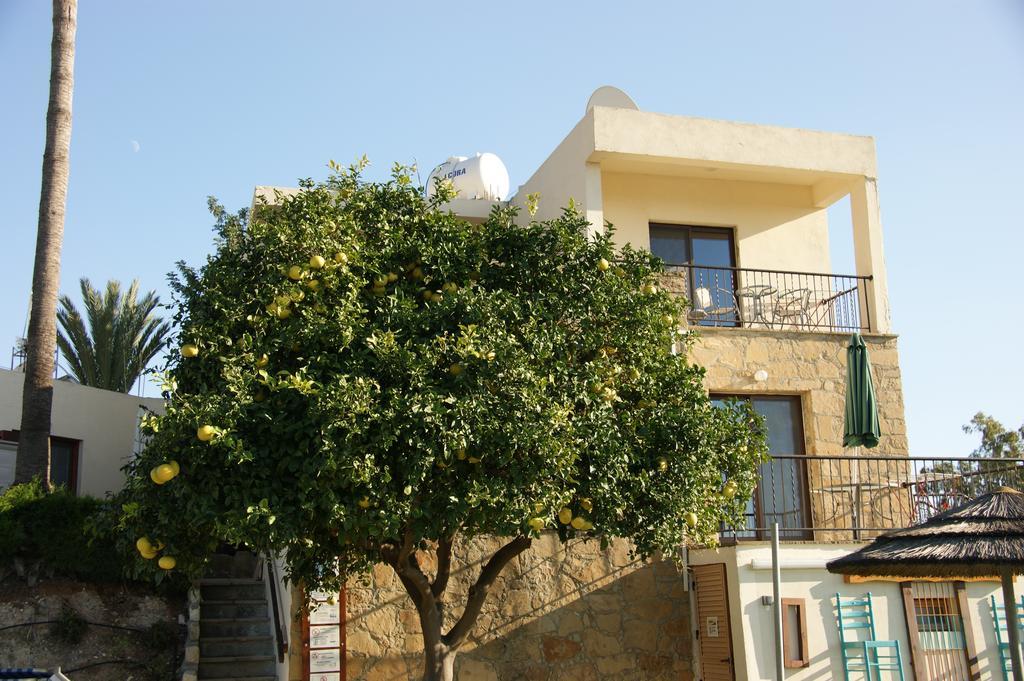 George Houses Pentakomo Rom bilde