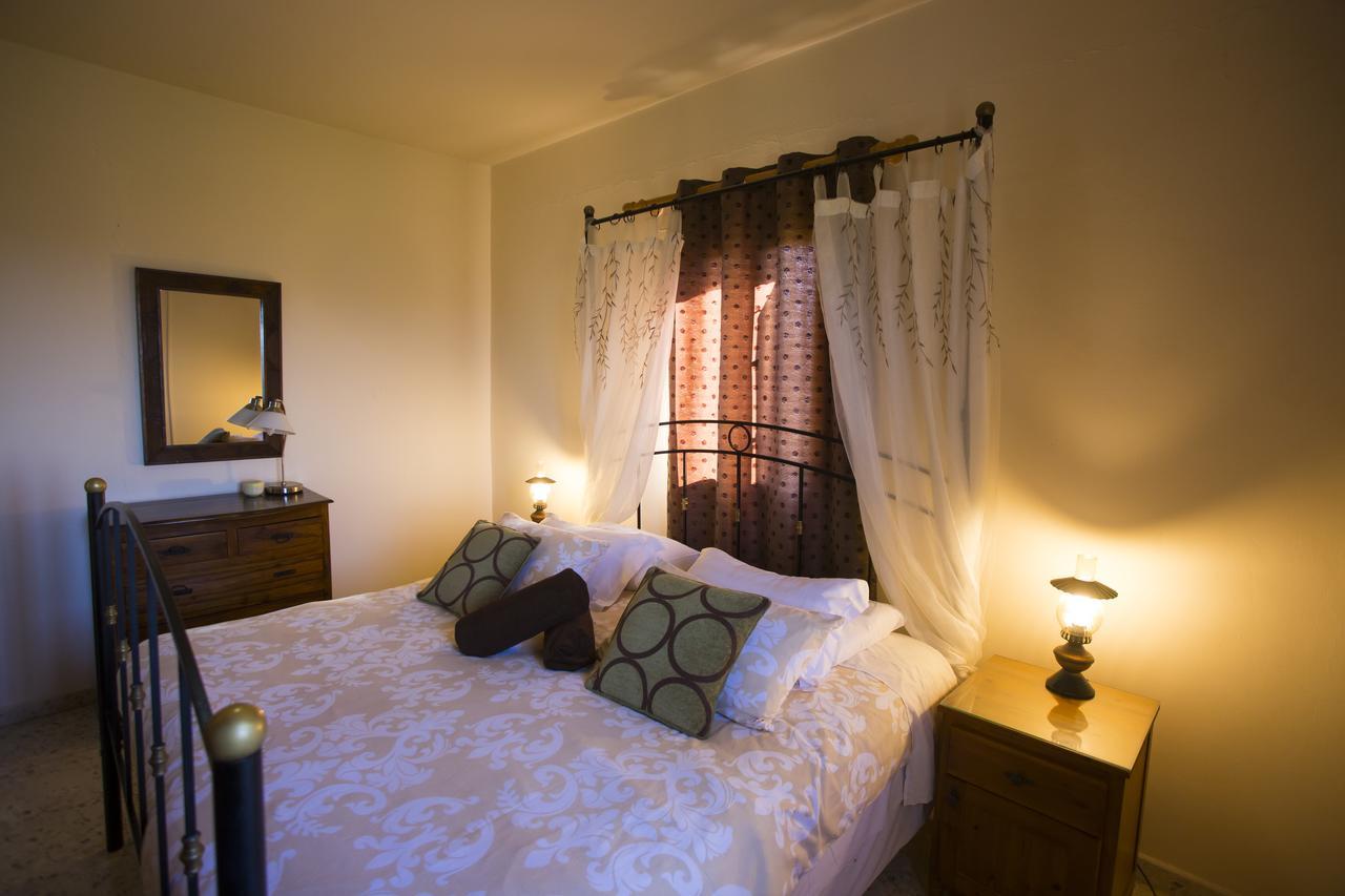 George Houses Pentakomo Rom bilde